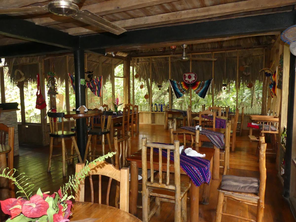 Hotel Kangaroo Y Restaurante Rio Dulce By Eksteriør billede