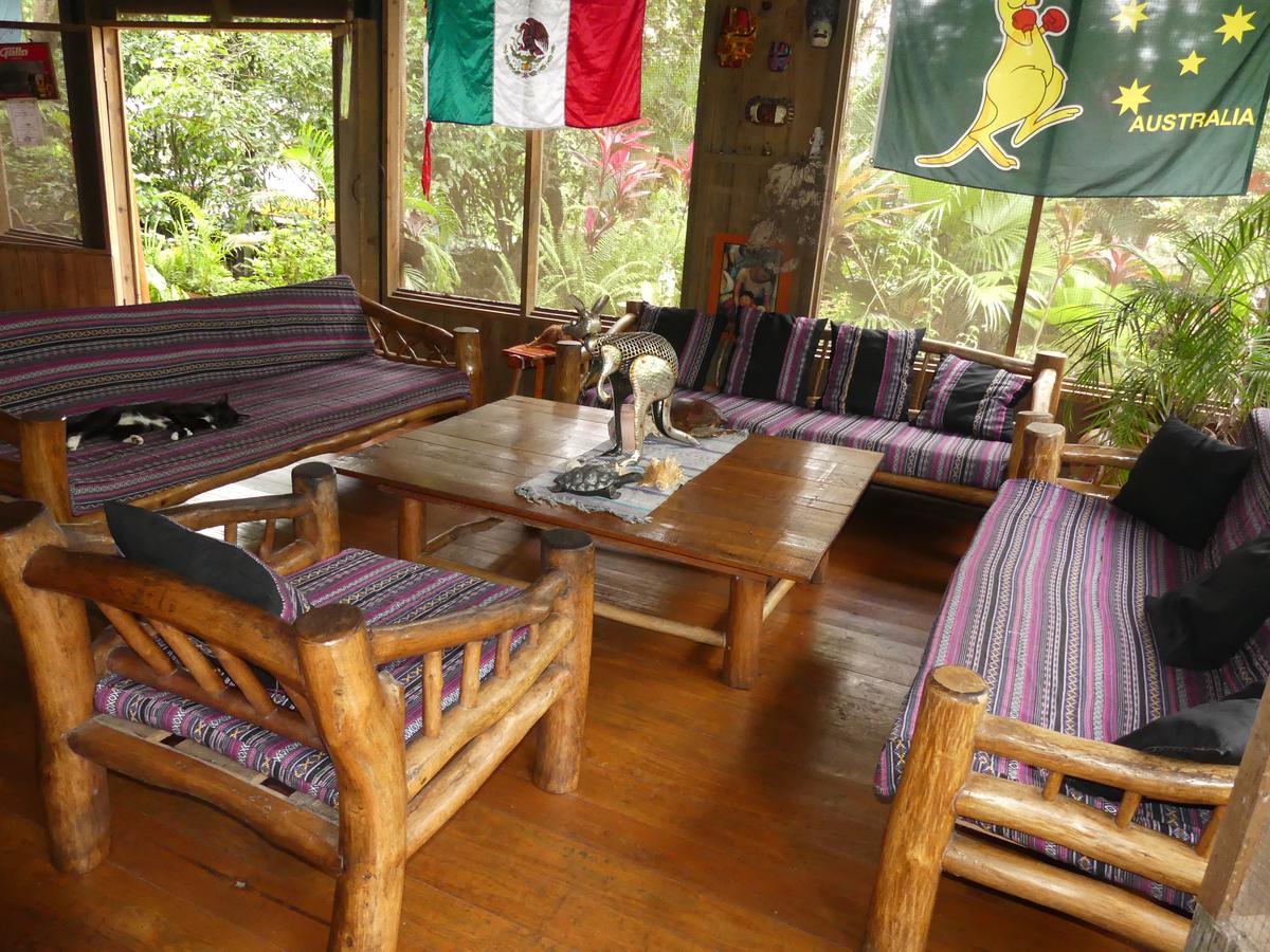 Hotel Kangaroo Y Restaurante Rio Dulce By Eksteriør billede
