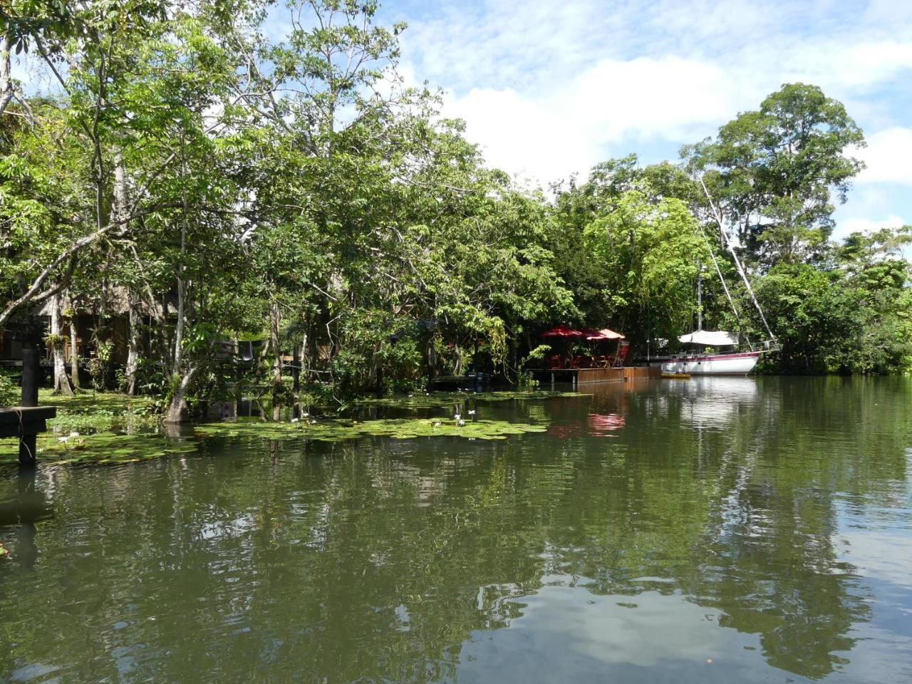 Hotel Kangaroo Y Restaurante Rio Dulce By Eksteriør billede