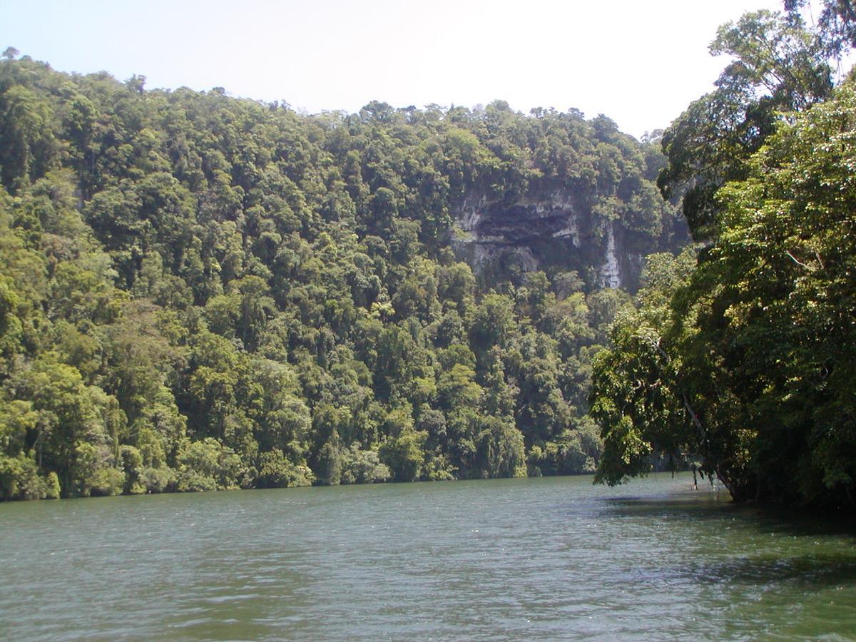 Hotel Kangaroo Y Restaurante Rio Dulce By Eksteriør billede
