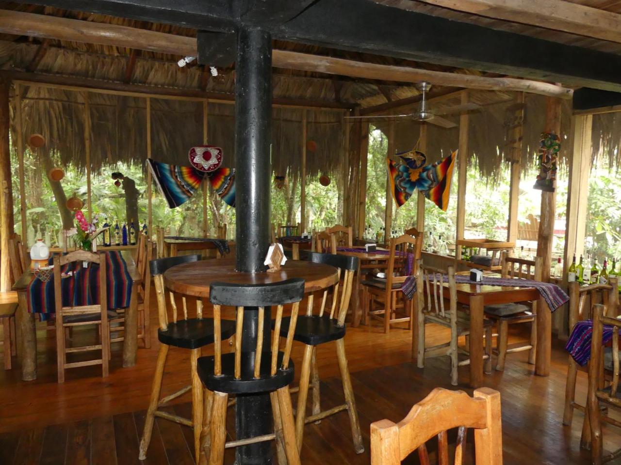 Hotel Kangaroo Y Restaurante Rio Dulce By Eksteriør billede
