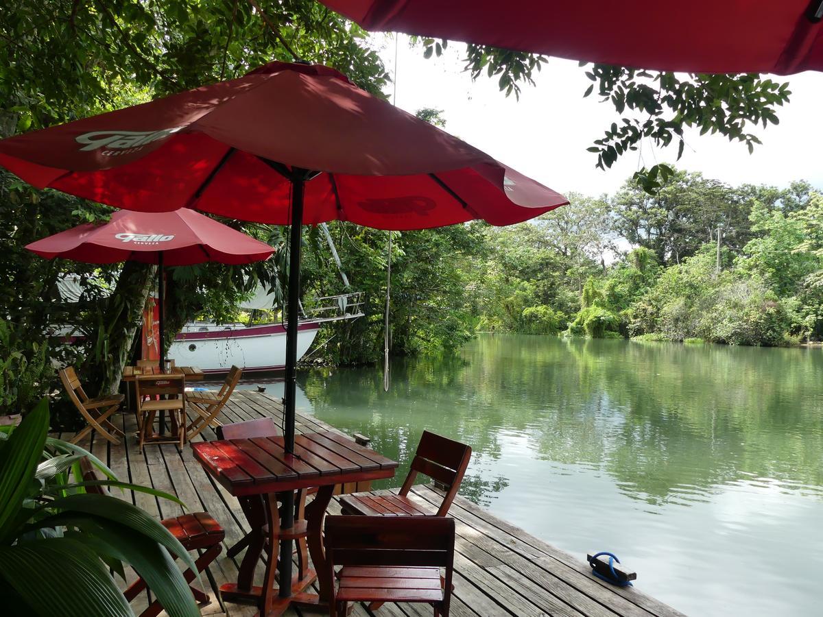 Hotel Kangaroo Y Restaurante Rio Dulce By Eksteriør billede