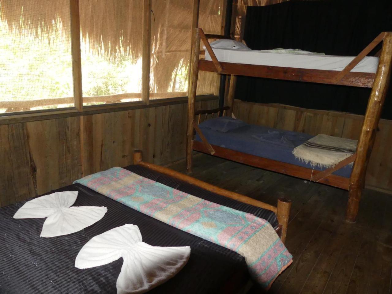 Hotel Kangaroo Y Restaurante Rio Dulce By Eksteriør billede