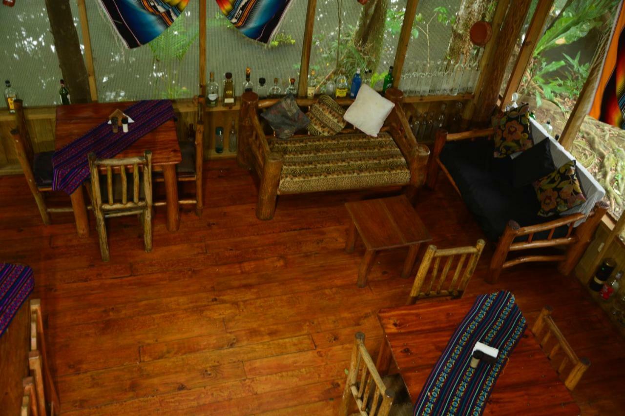 Hotel Kangaroo Y Restaurante Rio Dulce By Eksteriør billede